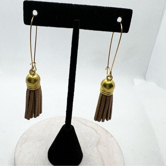 🍭6/$30 Brown tassel fringe boho dangle earrings with gold tone backing - Picture 4 of 5